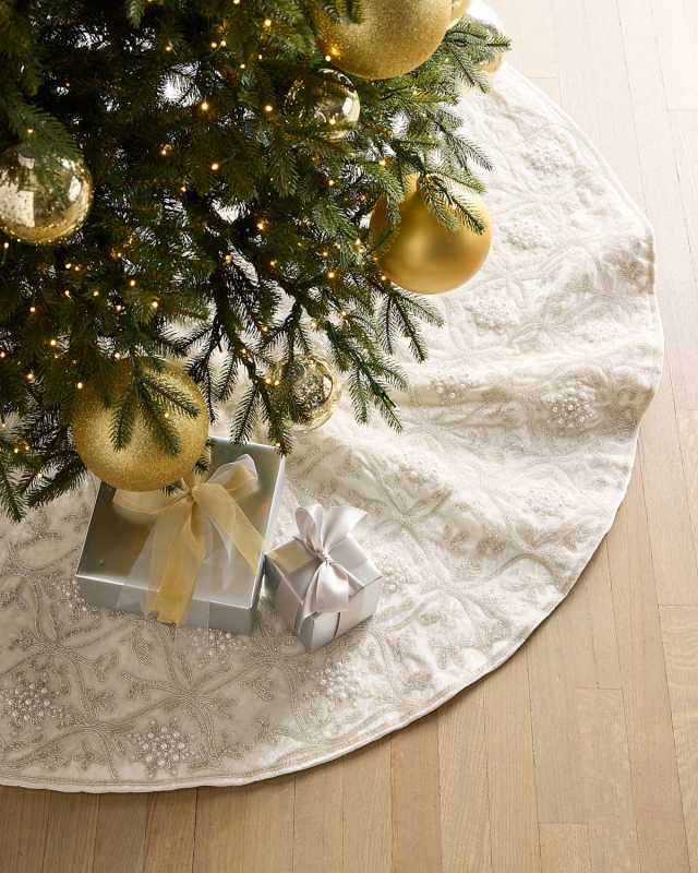 Pearly & Beaded Velvet 60" Tree Skirt